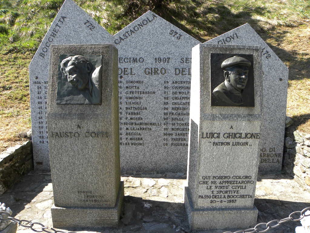 In cima al Passo della Bocchetta si trova una stele che riporta l'albo d'oro del Giro dell'Appennino insieme al ricordo di Fausto Coppi e dell'organizzatore Luigin Ghiglione