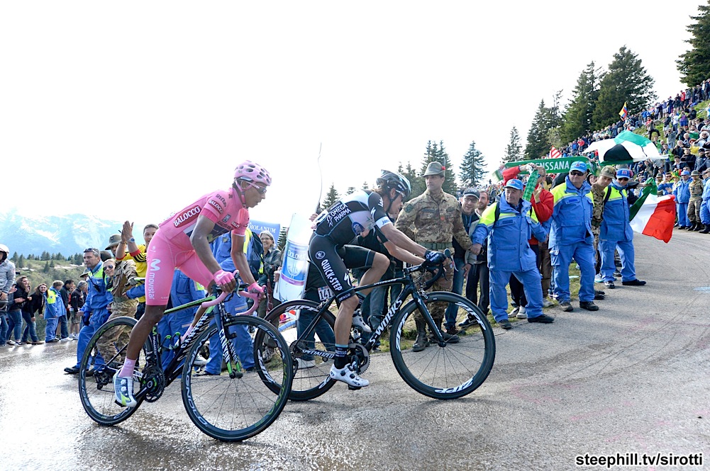 Quintana (in rosa) e Uran verso l'arrivo del Monte Zoncolan nel Giro d'Italia 2014