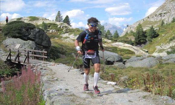 Nico se la corre felice al Tor des Geants. Una corsetta facile di oltre 300 km in montagna.