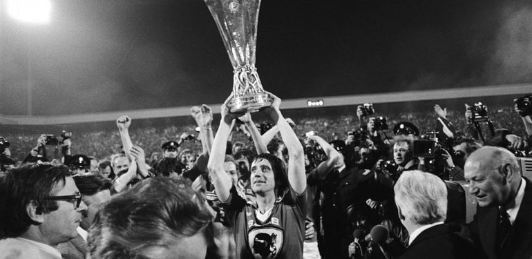 PSV_Eindhoven,_1977–78_UEFA_Cup_Winners_-_01 (1)